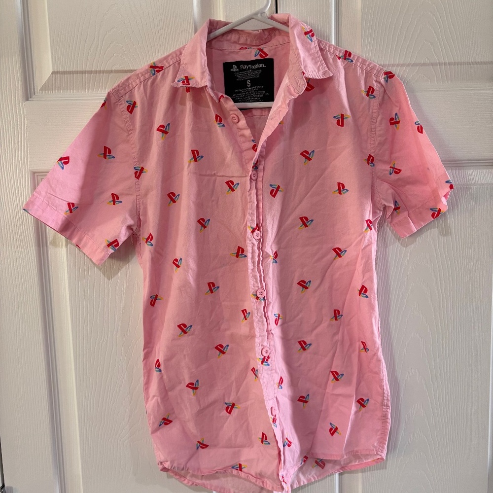 PlayStation Print Boy's Video Game Pink Short Sleeved Button Down Shirt Size S